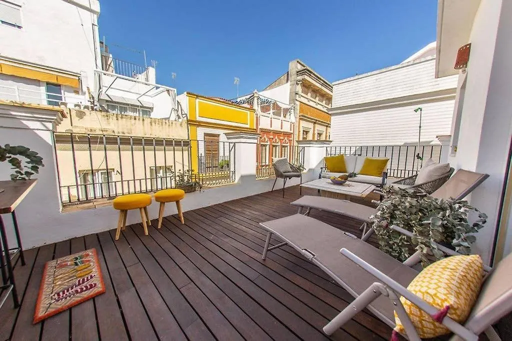 Next To The Mushrooms, Very Bright Penthouse. Seville Apartment